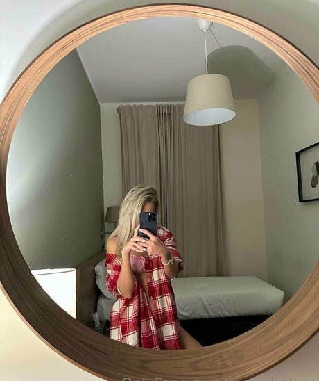 merrybabyy onlyfans images