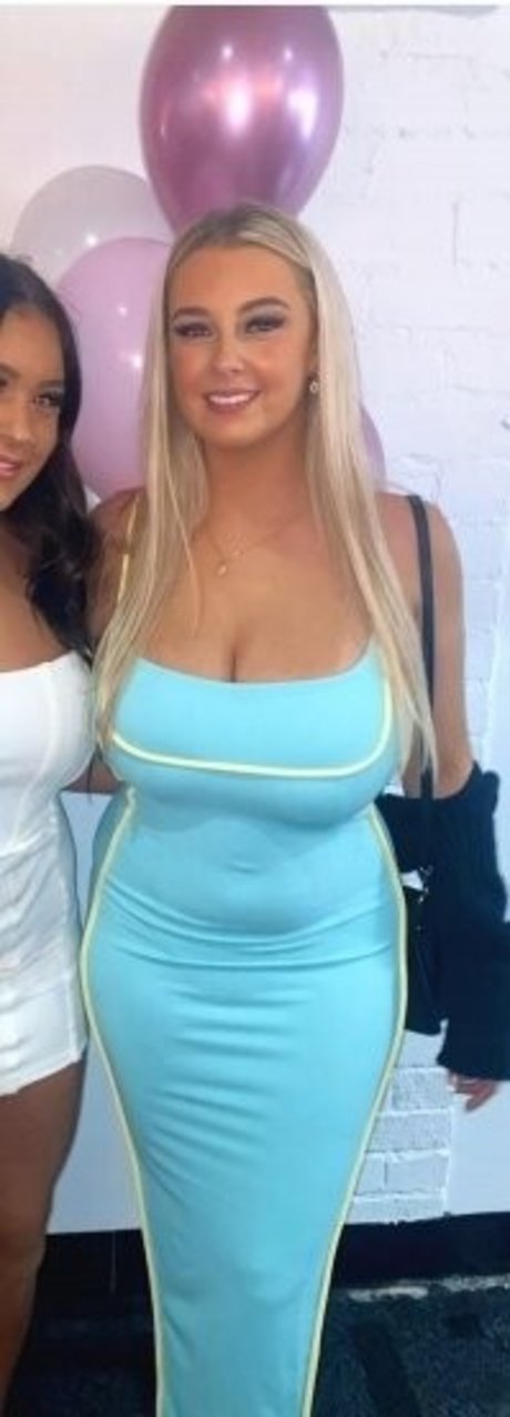 Annaliese Foster onlyfans leaks.