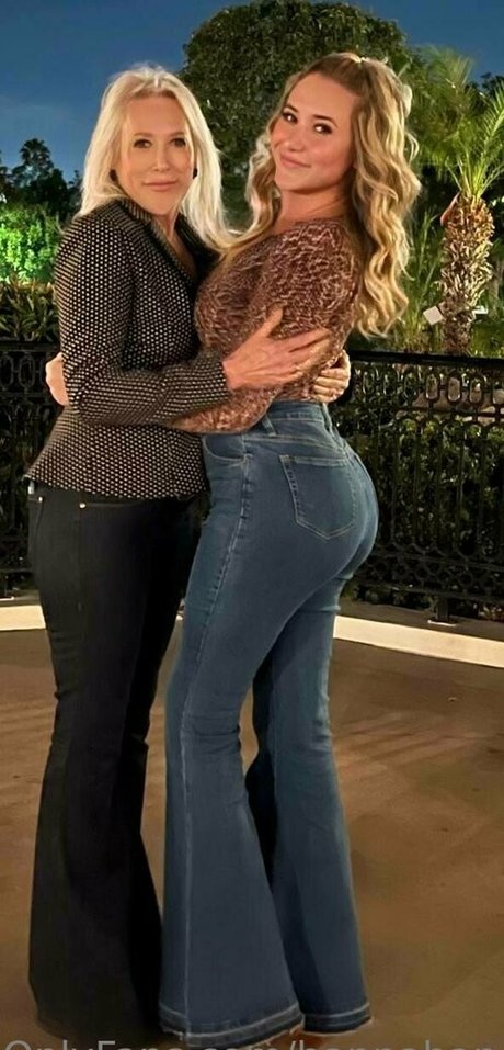 hannahandsuzie onlyfans model photo