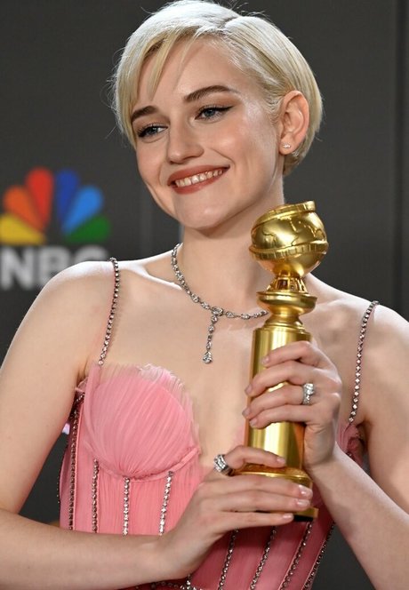 Julia Garner onlyfans leakd