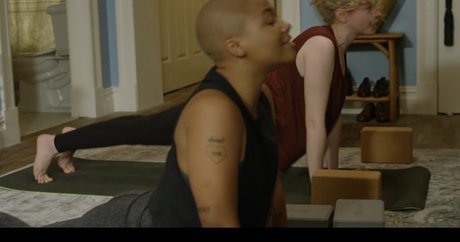 Julia Garner sex onlyfans