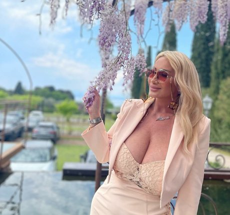 Mara Traversi naked only fans