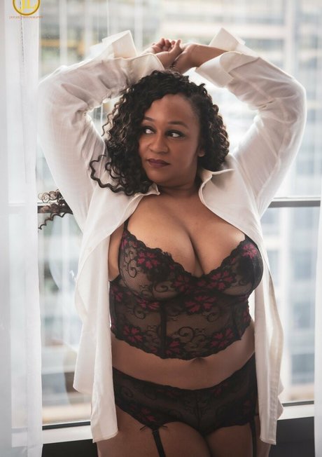 Faye Jackson onlyfans ass