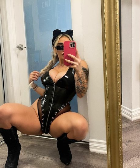 Ashley Bernier onlyfans strip tease