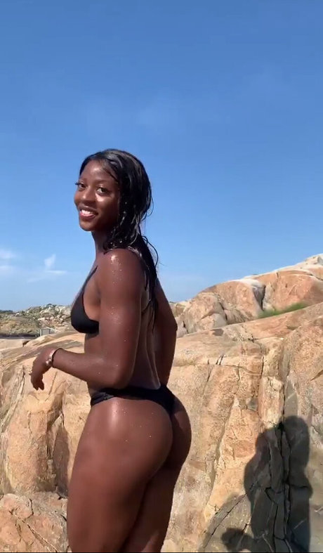 Khaddi Sagnia hot onlyfans