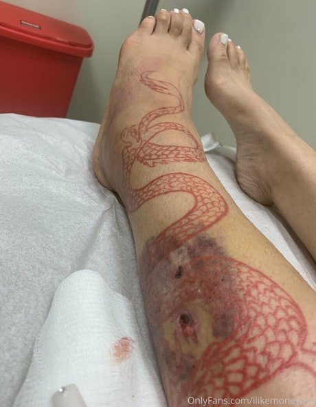 ilikemoneybye nude on onlyfans