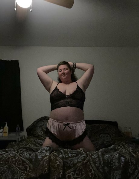 petite blonde onlyfans top depiction