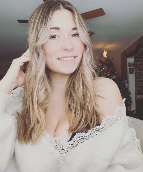 Cherrycgames onlyfans leaked tits