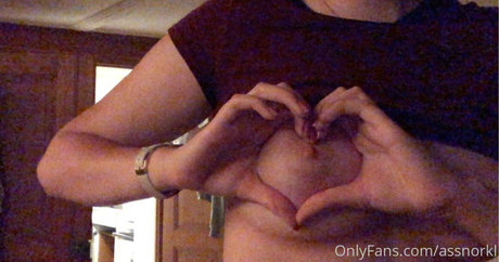 oatmilk8943 onlyfans striptease