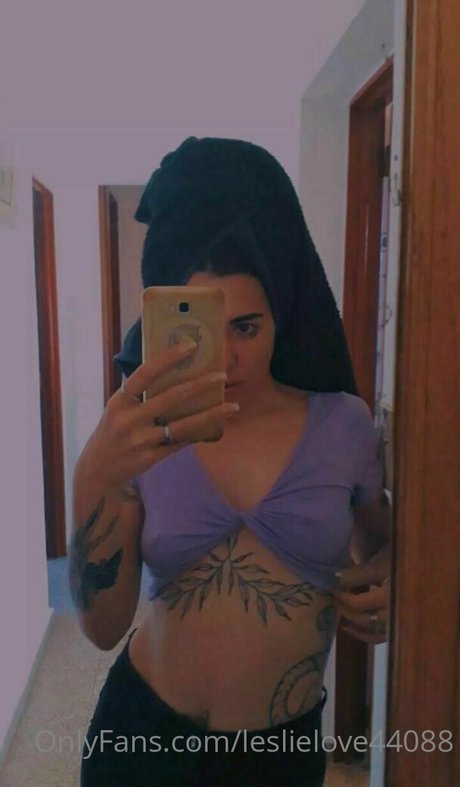 leslielove44088 onlyfans model