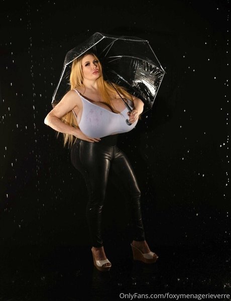 foxymenagerieverre boobs onlyfans