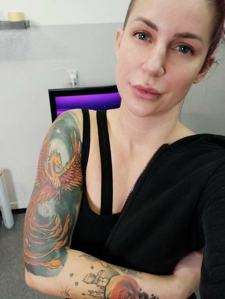 larraphoenix onlyfans leakd