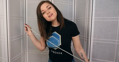 ellieidolfemdom onlyfans boobs