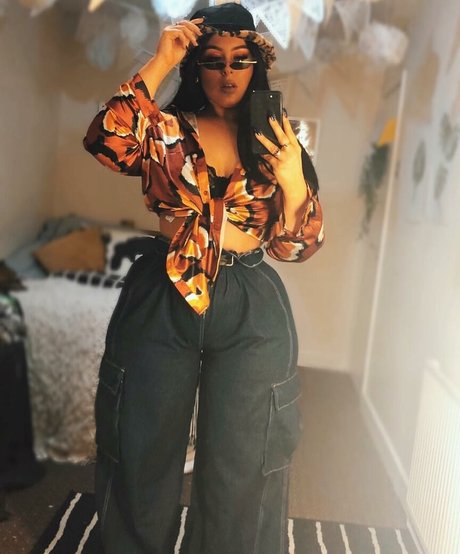 Holly Marston nude onlyfans leak