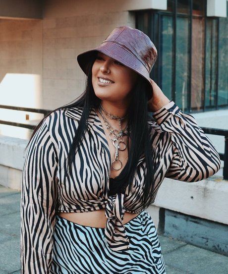 Holly Marston onlyfans lean