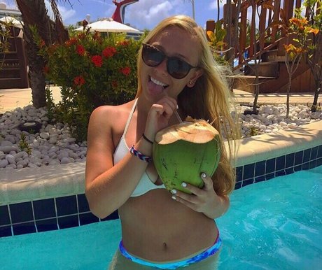 Alyssa K onlyfans photo