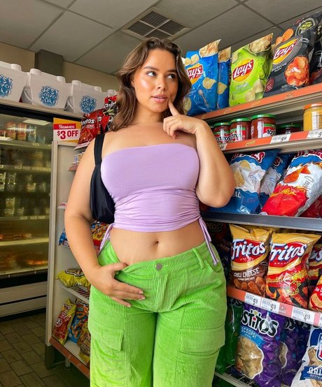 Venezia Cruz onlyfans lesk