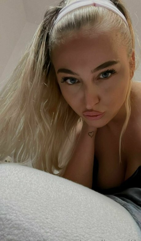 amelia smith Profile pic