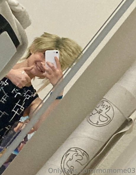 momome03 onlyfans images
