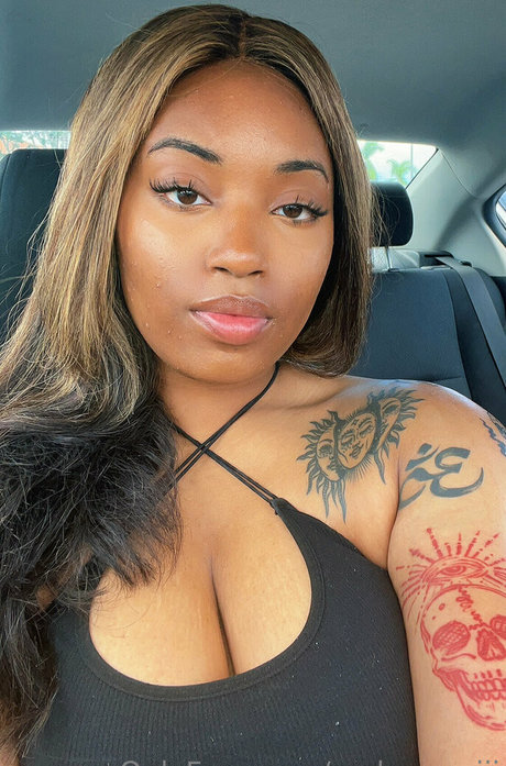 melamamiii onlyfans desnuda