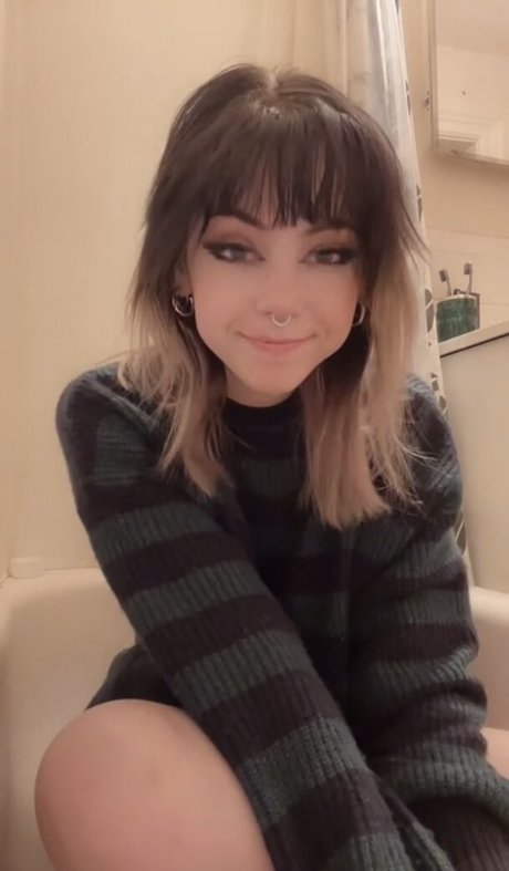 OkayGnomie onlyfans model