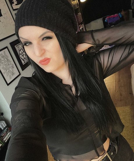 Emma Blackery Profile pic