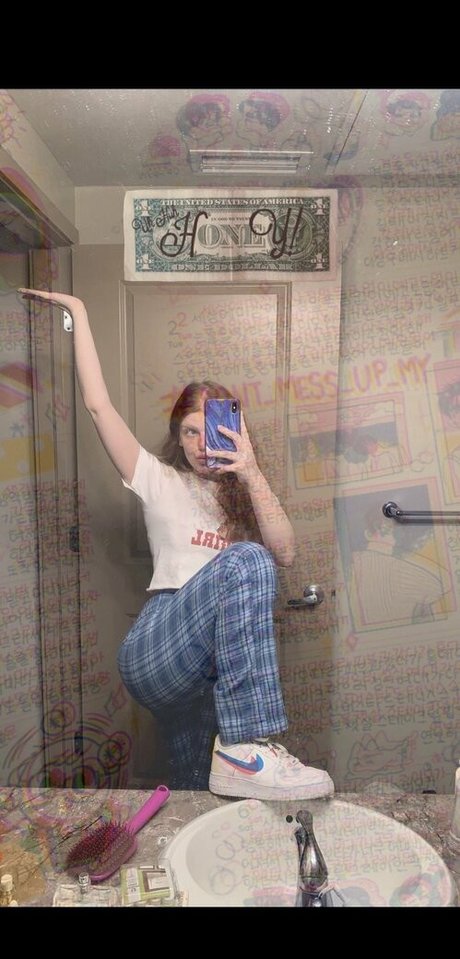 sexyredinbedfree leaks only fans