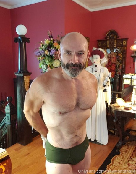 troymontana14 topless onlyfans