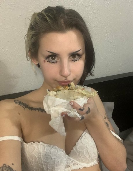 alienslush onlyfans model photo