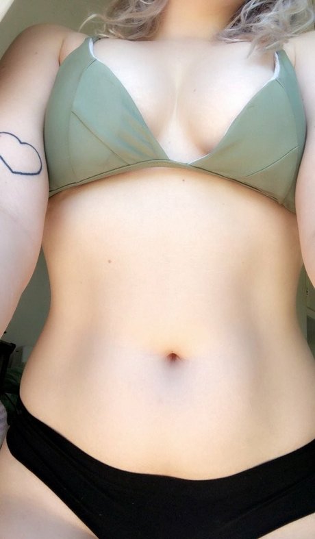 Peach Necctar onlyfans posts