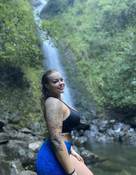 thecurvyqueen01 only fans pics