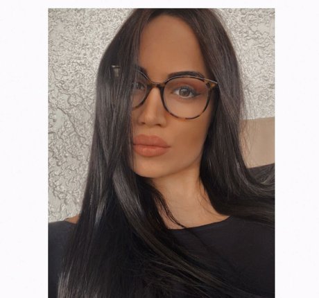 dhmhtra katee onlyfans nude content