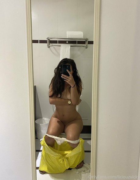 liciouzvicky onlyfans nudes leaked