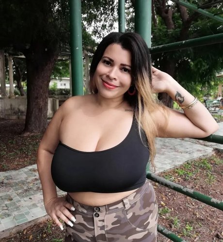 sororonga onlyfans model photo