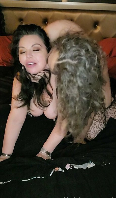 morticialane onlyfans content type