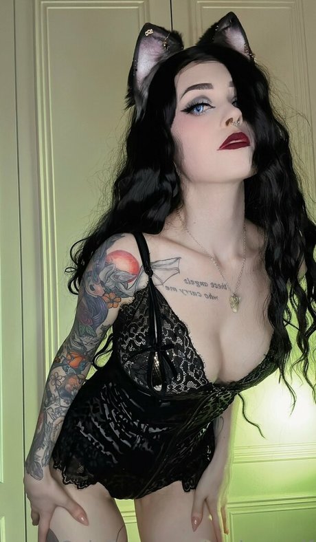 Emberwolf only fans pic