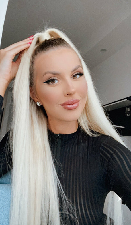 brunette doggystyle onlyfans pretty pic