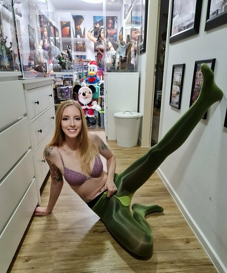 joliesworld naked on onlyfans