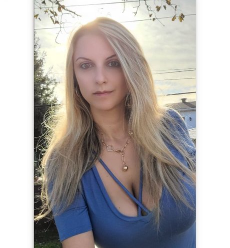 Eveline Do nude leak onlyfans