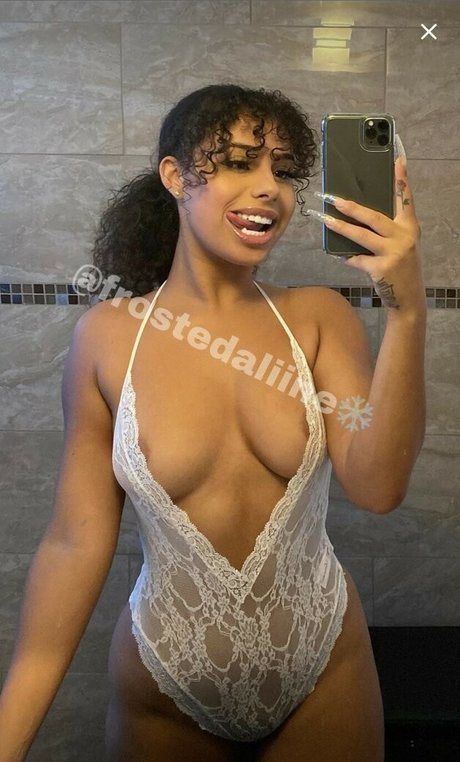 frostedaliine onlyfans strip tease