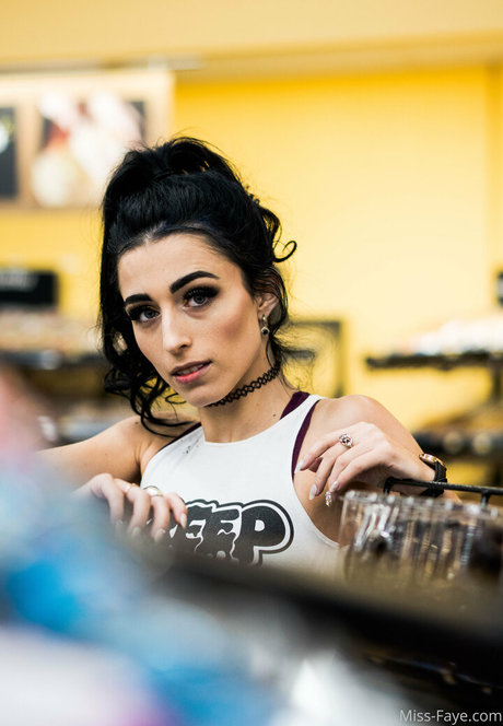 ohheymissfaye onlyfans pics