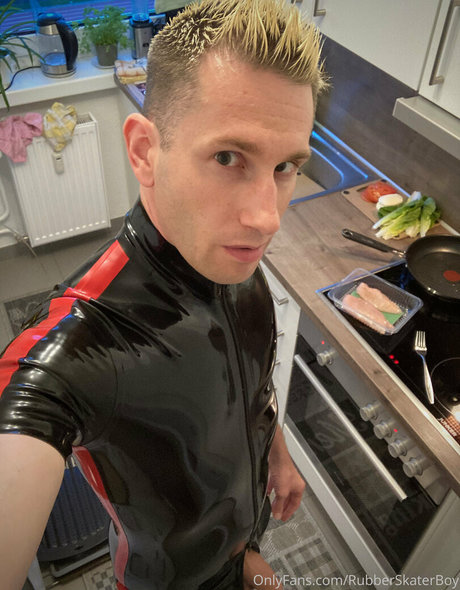 rubberskaterboy onlyfans leaked sex