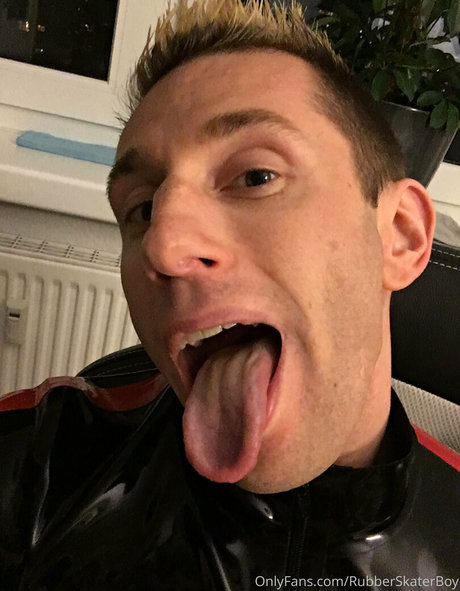 rubberskaterboy onlyfans model photos