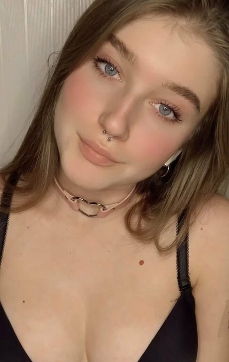 mycourtneyfrost onlyfans porn