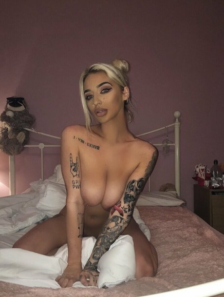 xzaralillyx only fans pictures