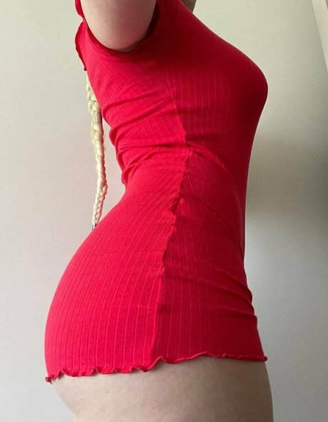 saskiastrips naked onlyfans pics