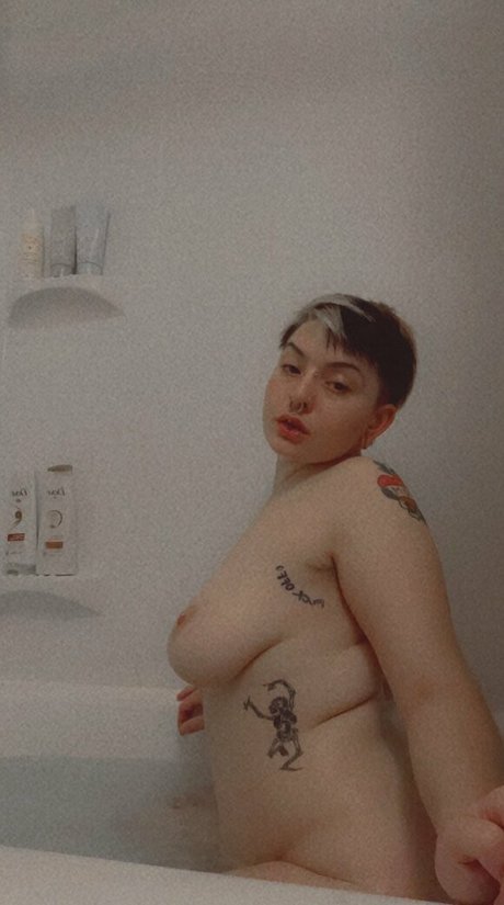 sweetlildarling naked on onlyfans