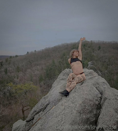 lovlylindss onlyfans leaked