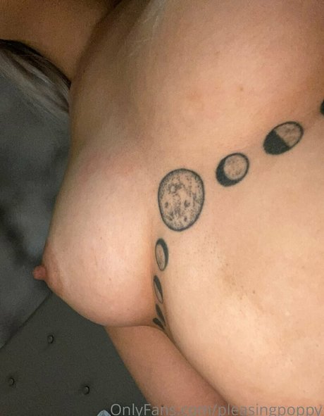 pleasingpoppy tits onlyfans