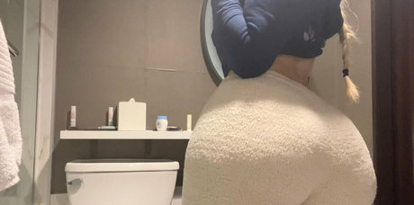 bootybyshel2 onlyfans desnuda